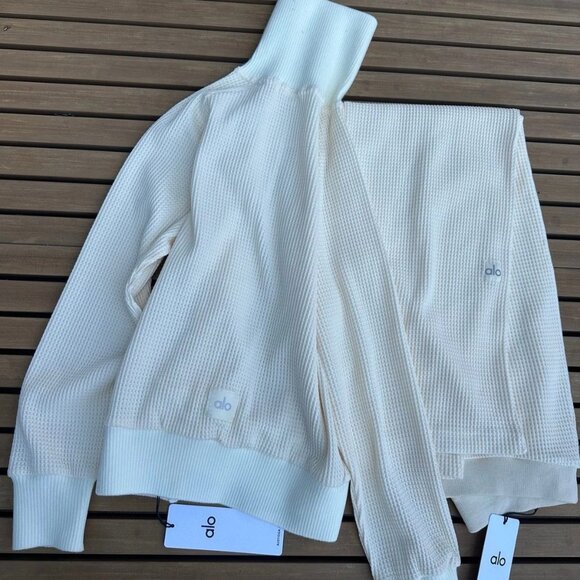 Alo Yoga Cashmere Plush Waffle 1/4 Zip Pullover and High-Waist Plush Waffle Pant - Picture 6 of 6